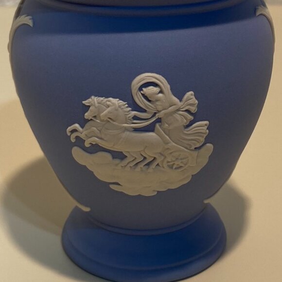 Wedgwood Blue Jasperware Small Vase with White Motif - Picture 5 of 8